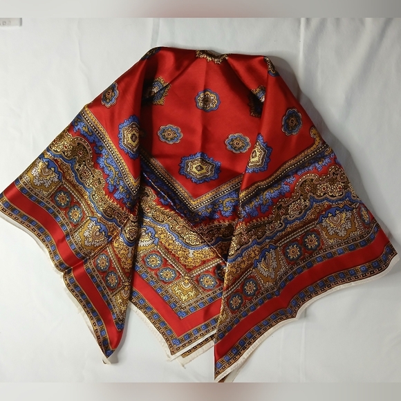 Red and Gold Patterned Scarf‎ - Picture 7 of 12